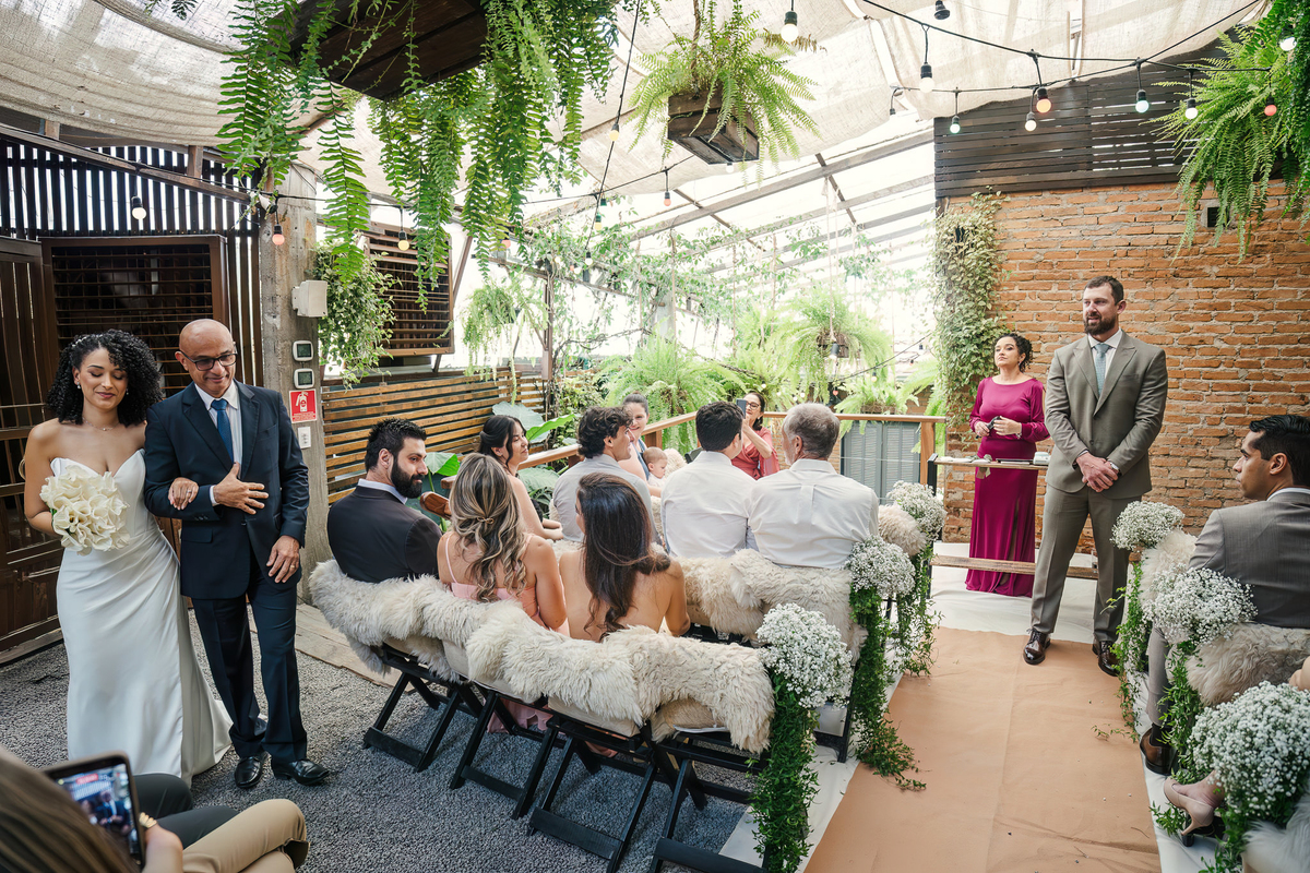 Entrada da noiva casamento intimista no Rincon Escondido em São Paulo