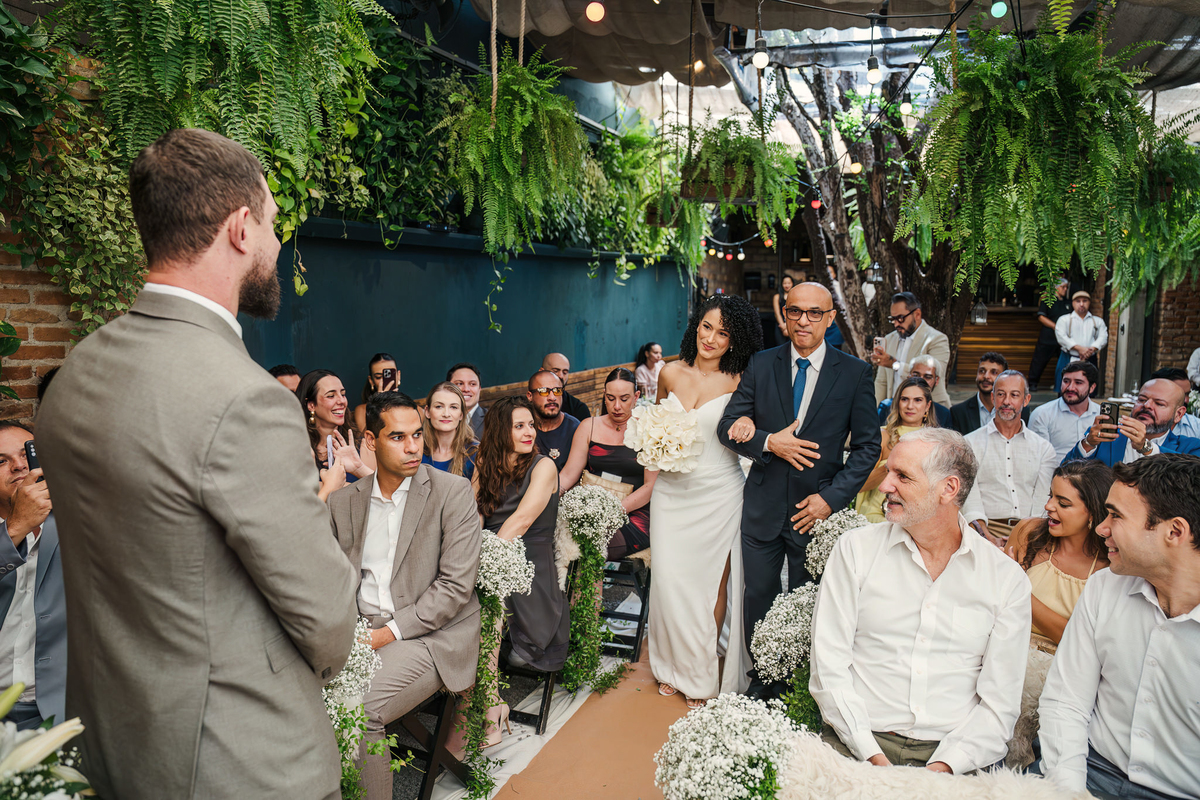 Entrada da noiva casamento intimista no Rincon Escondido em São Paulo