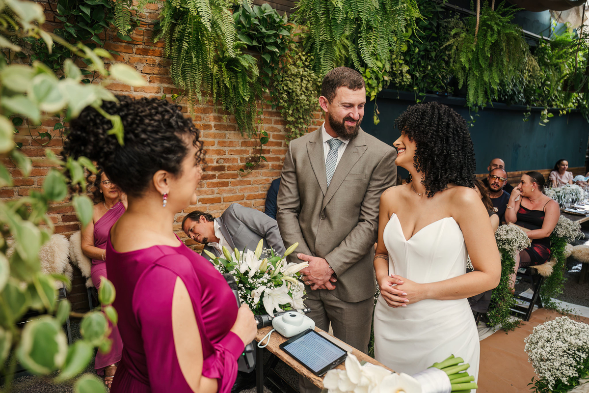 Noivos Mariana e Welber durante cerimônia de mini wedding em São Paulo