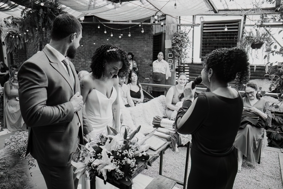 Noivos Mariana e Welber durante cerimônia de mini wedding em São Paulo