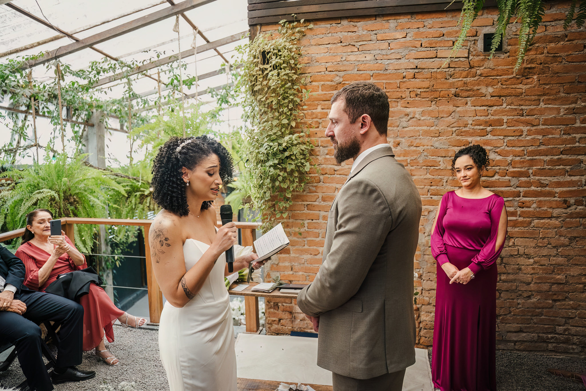 Momento de emoção durante mini wedding no Rincon Escondido