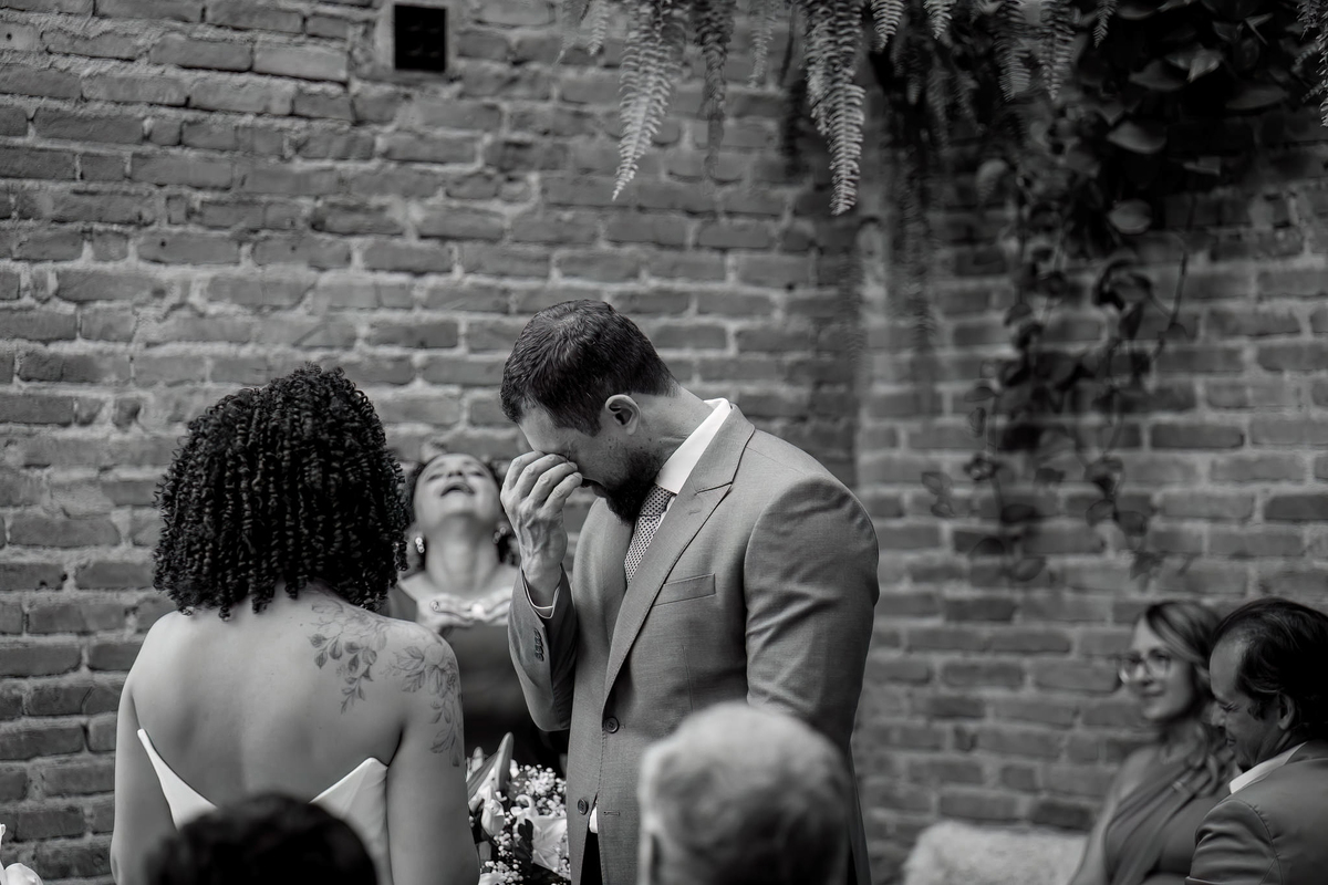 Momento de emoção durante mini wedding no Rincon Escondido