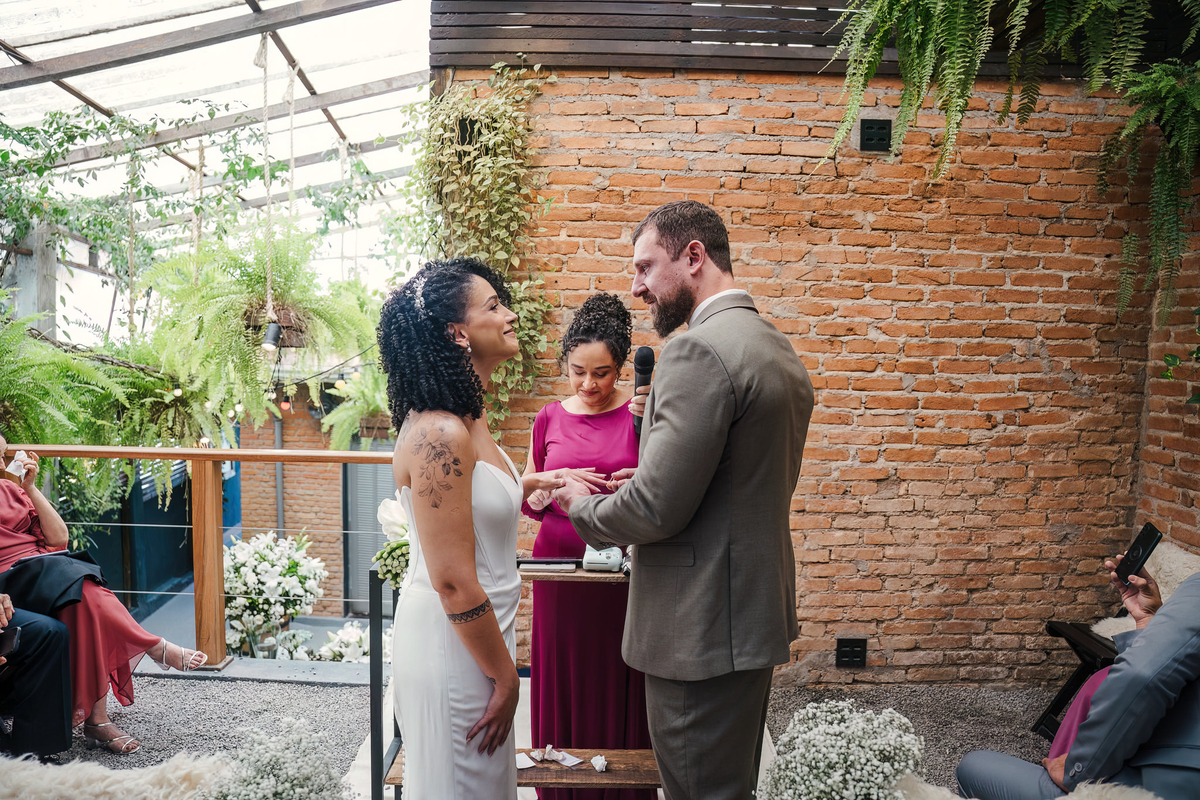 Fotógrafo de casamento em São Paulo registrando mini wedding no Rincon Escondido na Vila Madalena