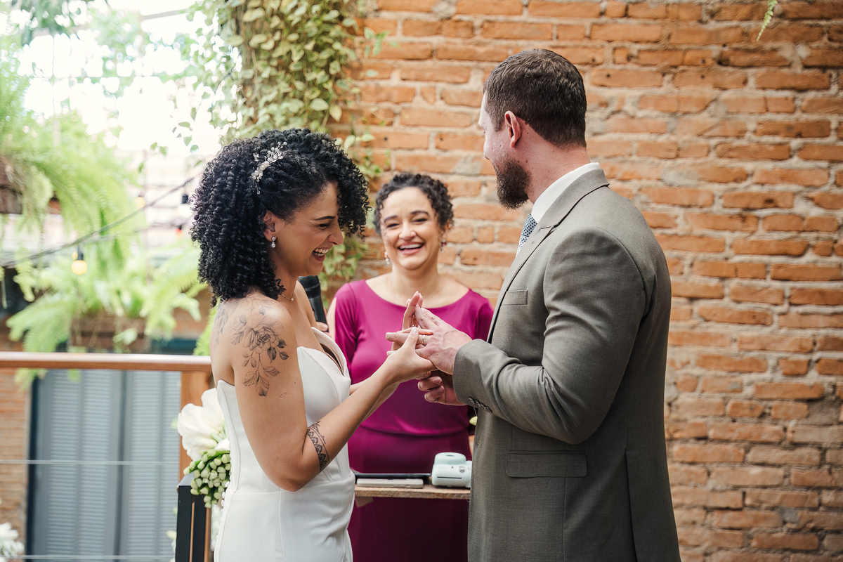 Fotógrafo de casamento em São Paulo registrando mini wedding no Rincon Escondido na Vila Madalena