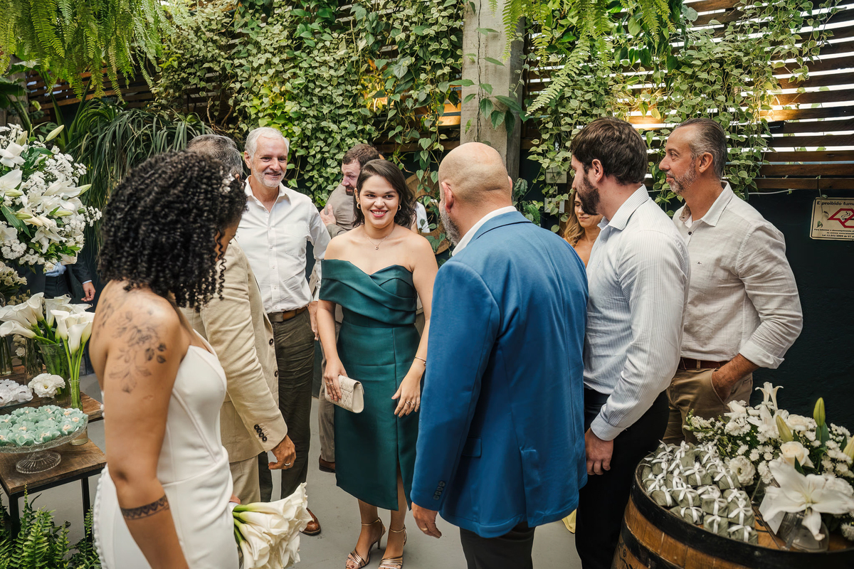 Fotógrafo de casamento em São Paulo registrando mini wedding no Rincon Escondido na Vila Madalena