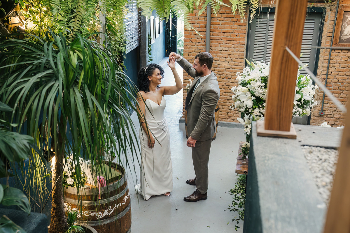 Retrato dos noivos Mariana e Welber no Rincon Escondido em São Paulo