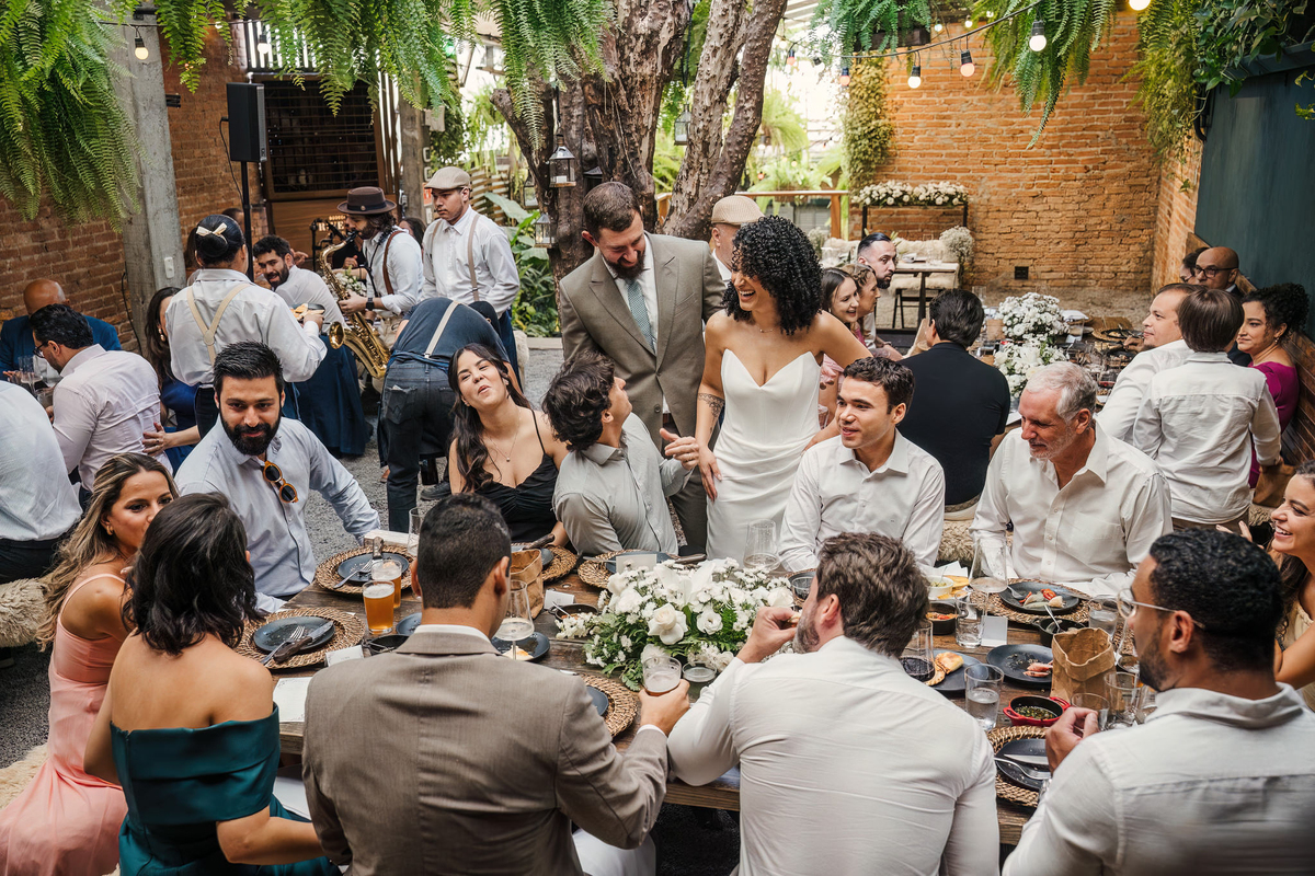 Fotógrafo de casamento em São Paulo registrando mini wedding no Rincon Escondido na Vila Madalena