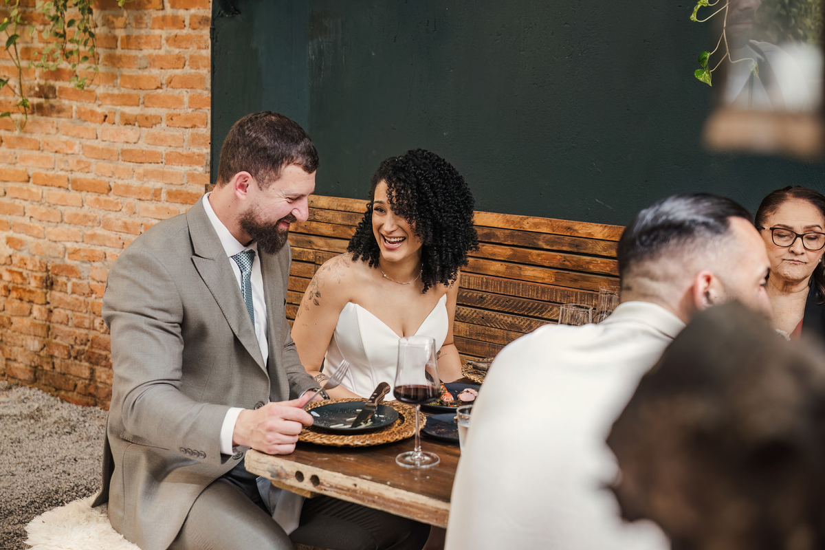 Fotógrafo de casamento em São Paulo registrando mini wedding no Rincon Escondido na Vila Madalena