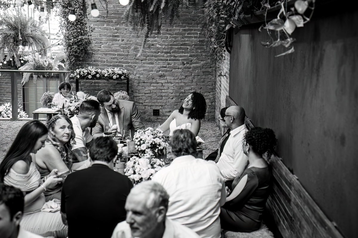 Fotógrafo de casamento em São Paulo registrando mini wedding no Rincon Escondido na Vila Madalena