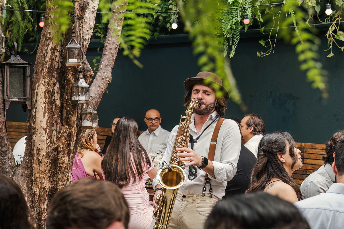Fotógrafo de casamento em São Paulo registrando mini wedding no Rincon Escondido na Vila Madalena