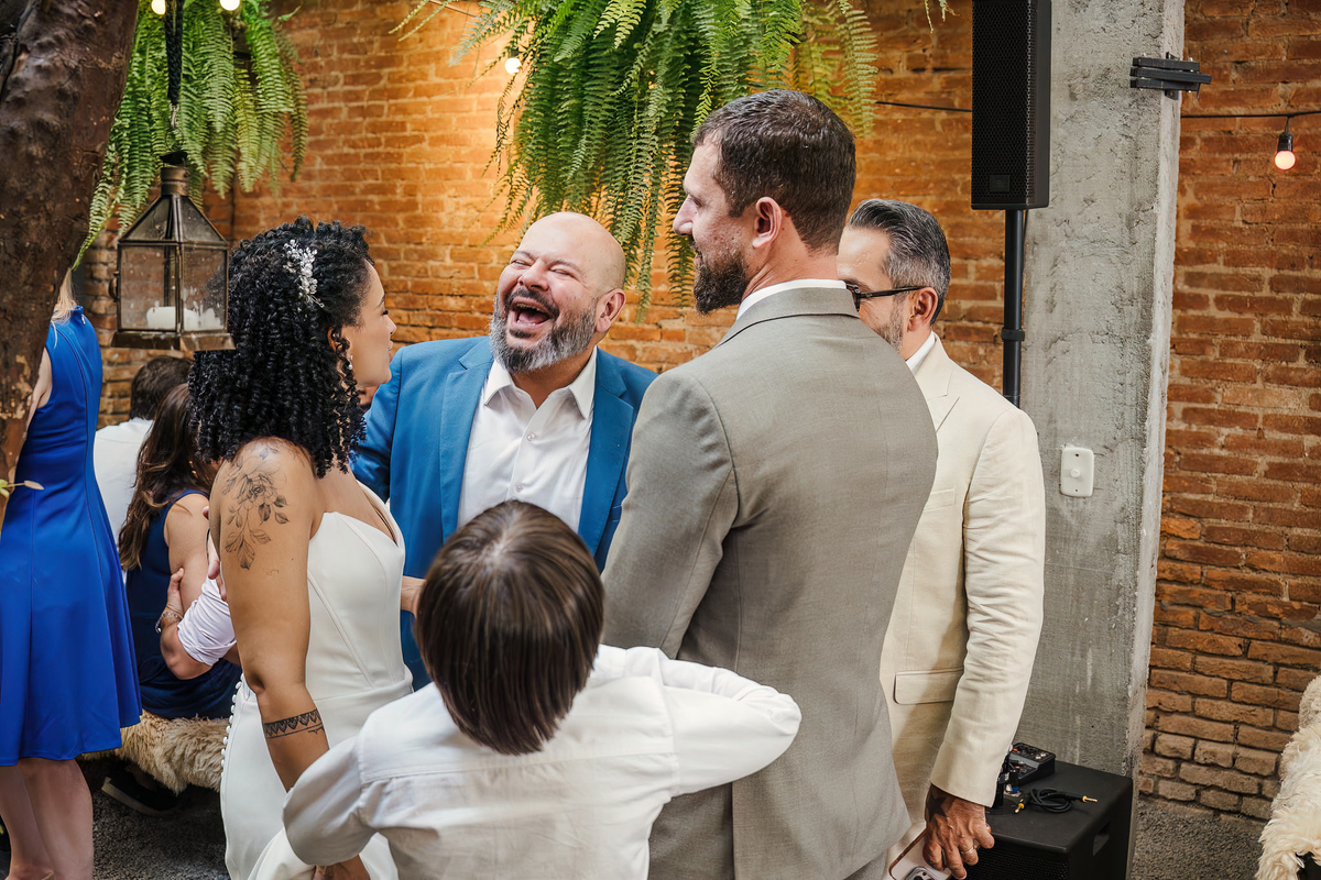 Fotógrafo de casamento em São Paulo registrando mini wedding no Rincon Escondido na Vila Madalena