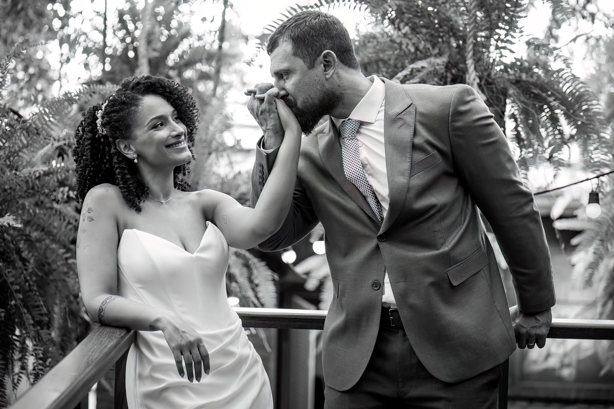 Fotógrafo de casamento em São Paulo registrando mini wedding no Rincon Escondido na Vila Madalena