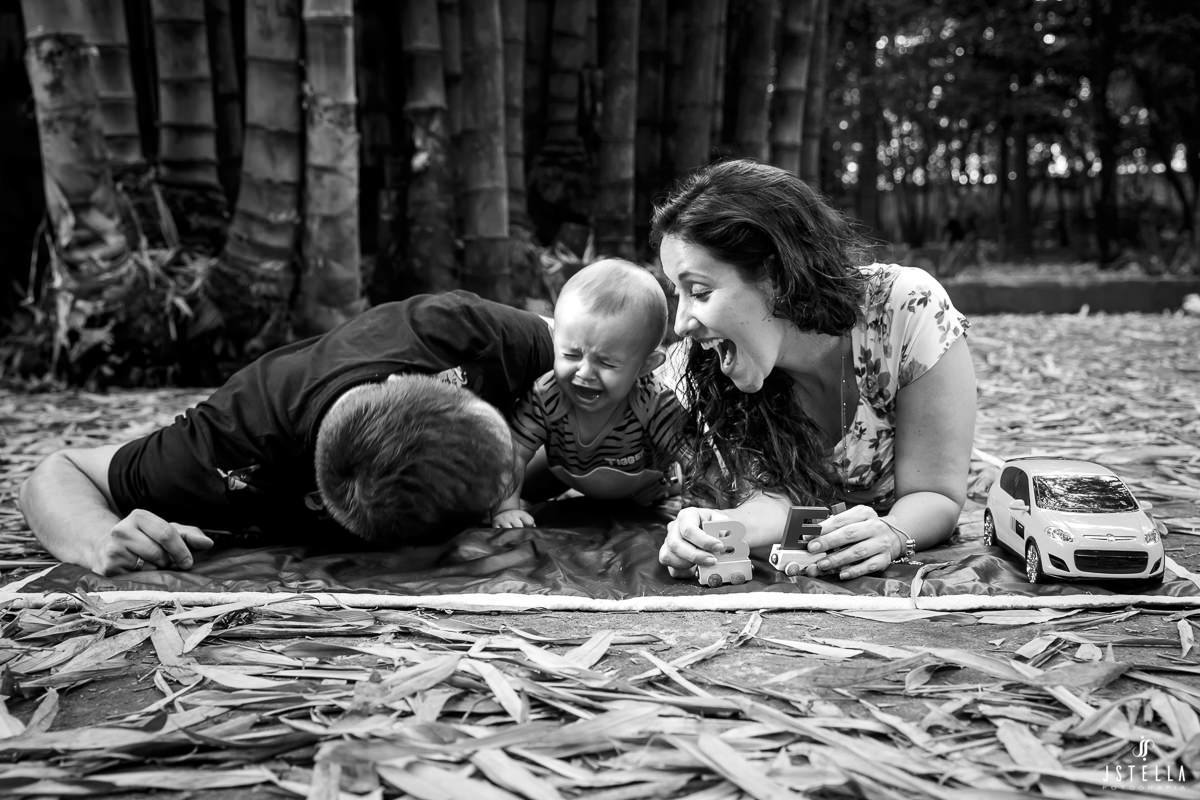 Bebê chorando ensaio de família