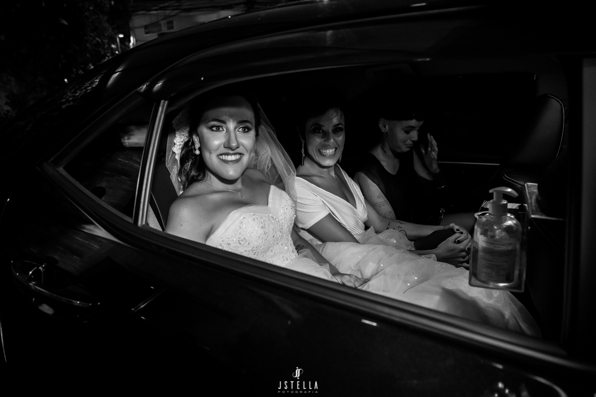 noiva no carro