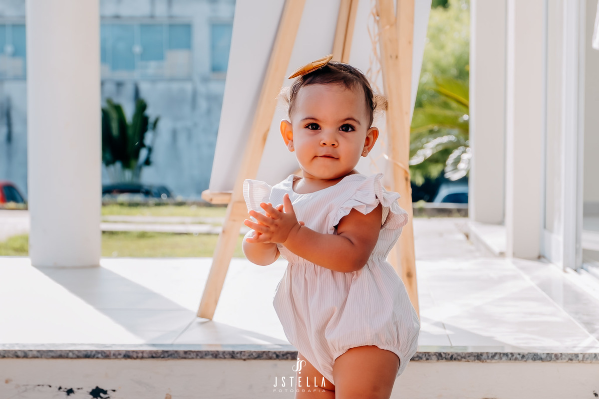 bebê cantando parabéns