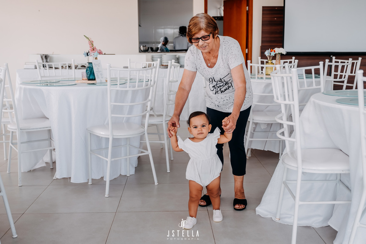 bebê e a bisavó