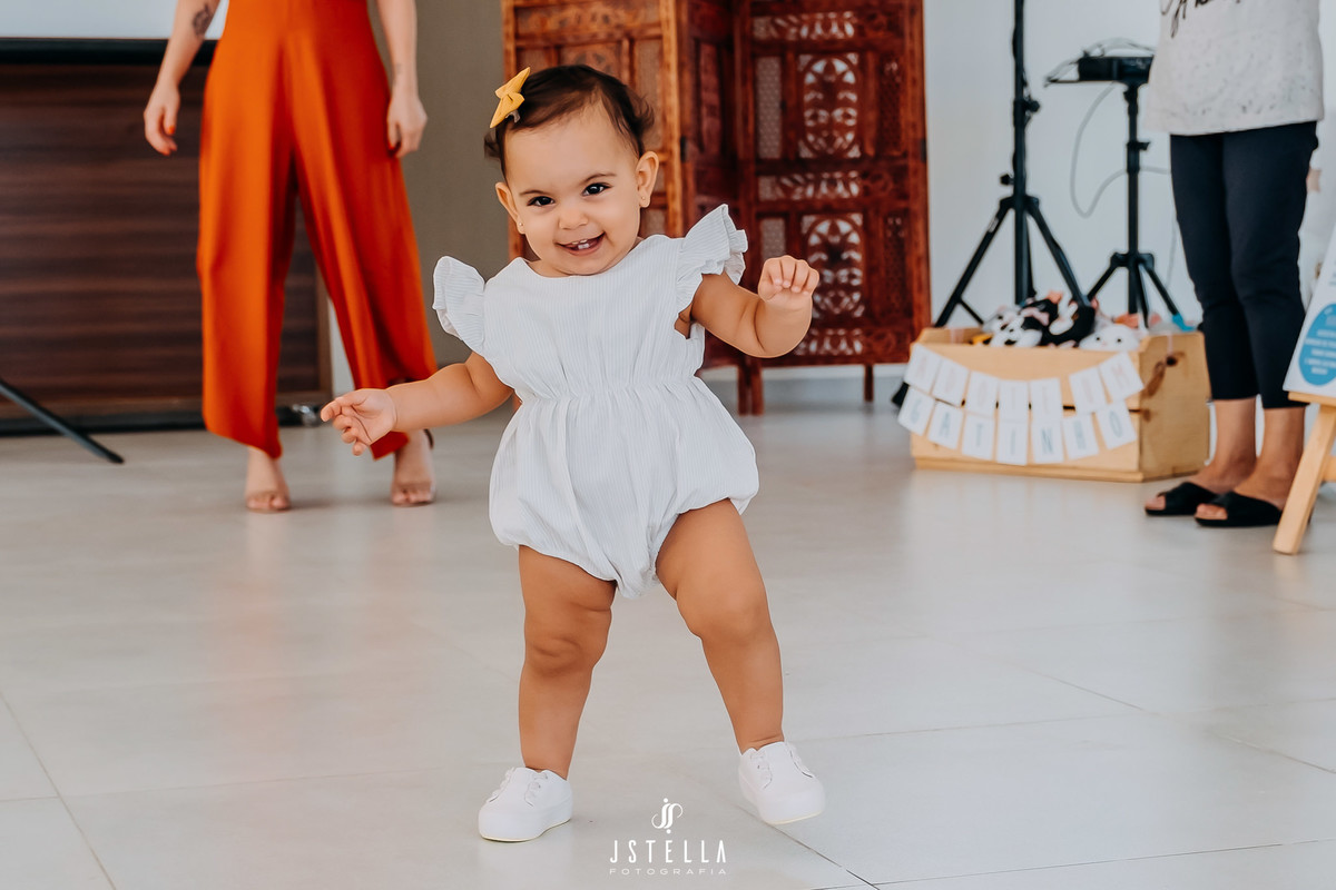 bebê correndo