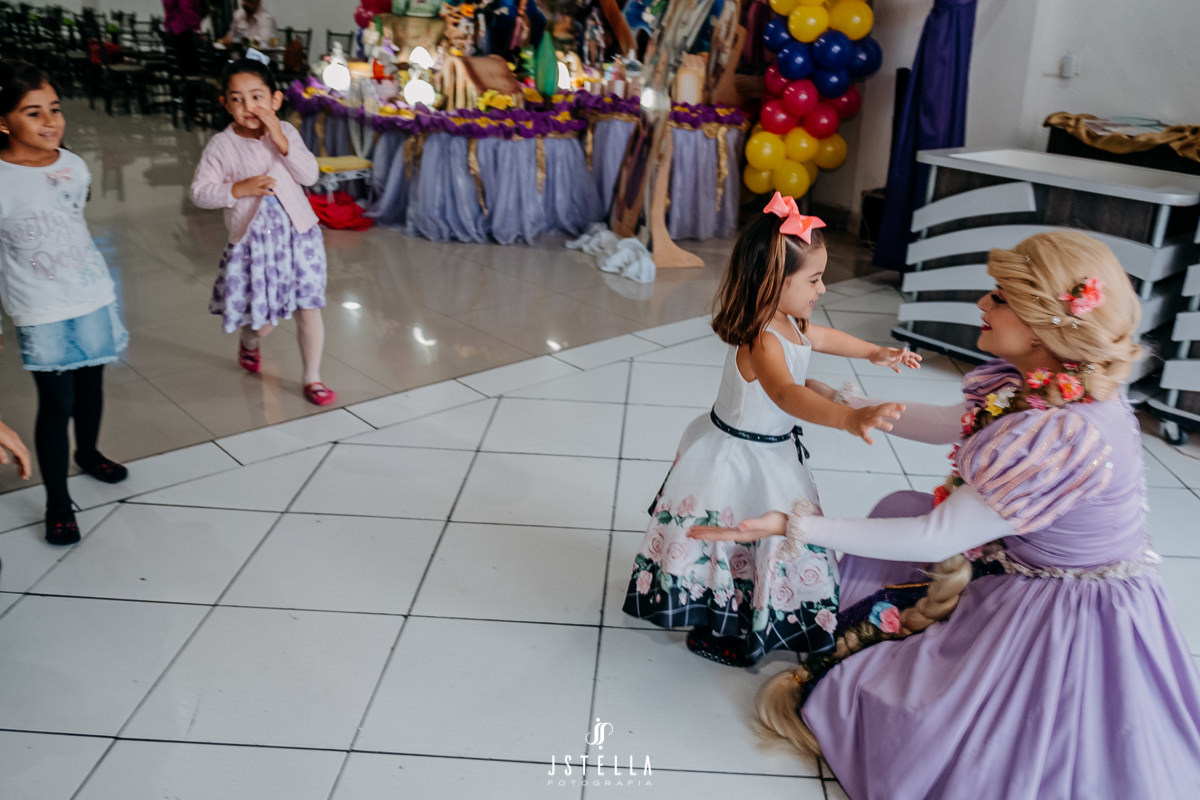 rapunzel chegou na festa