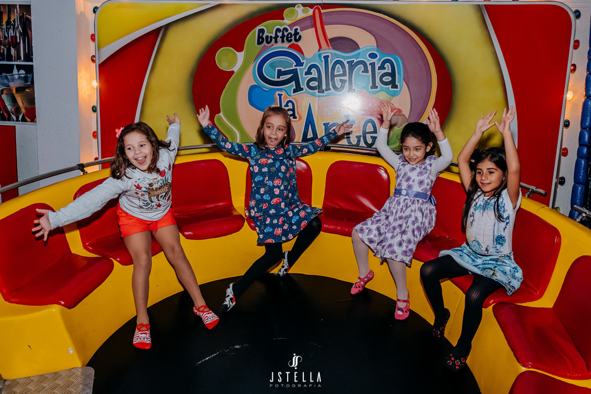 crianças brincando no buffet