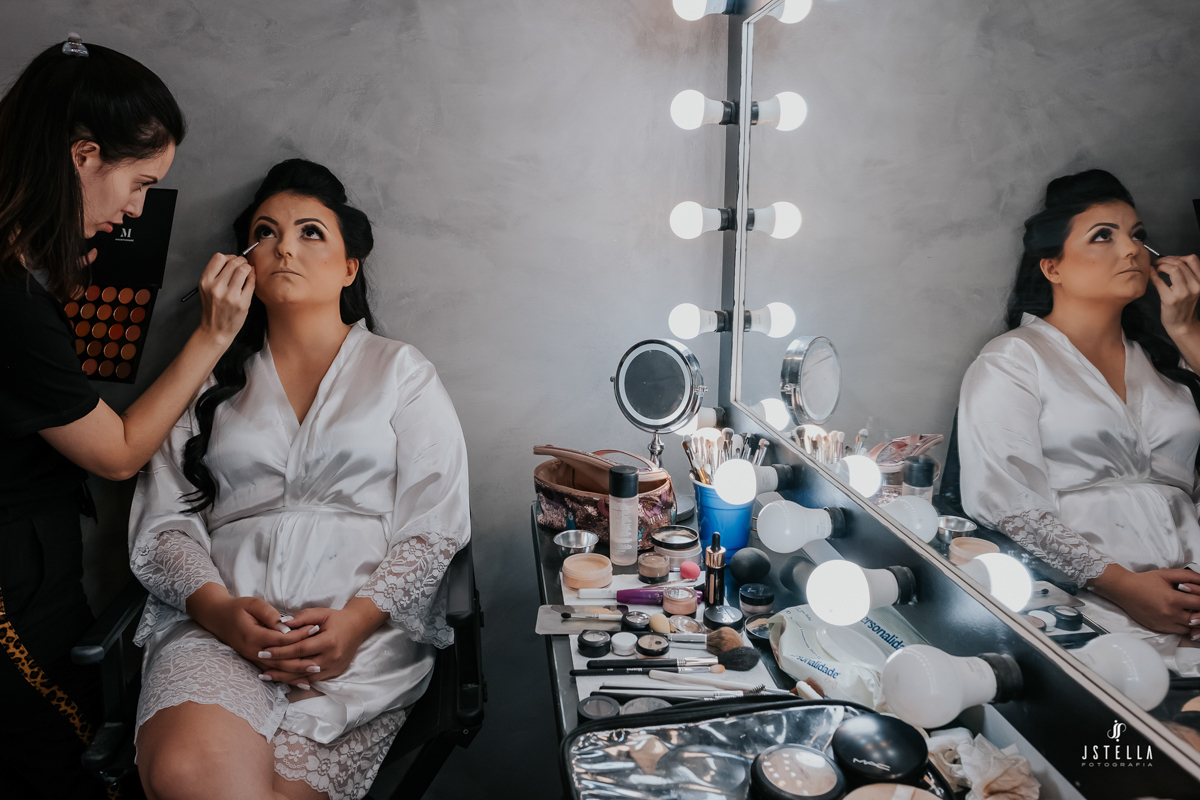 noiva passando lápis