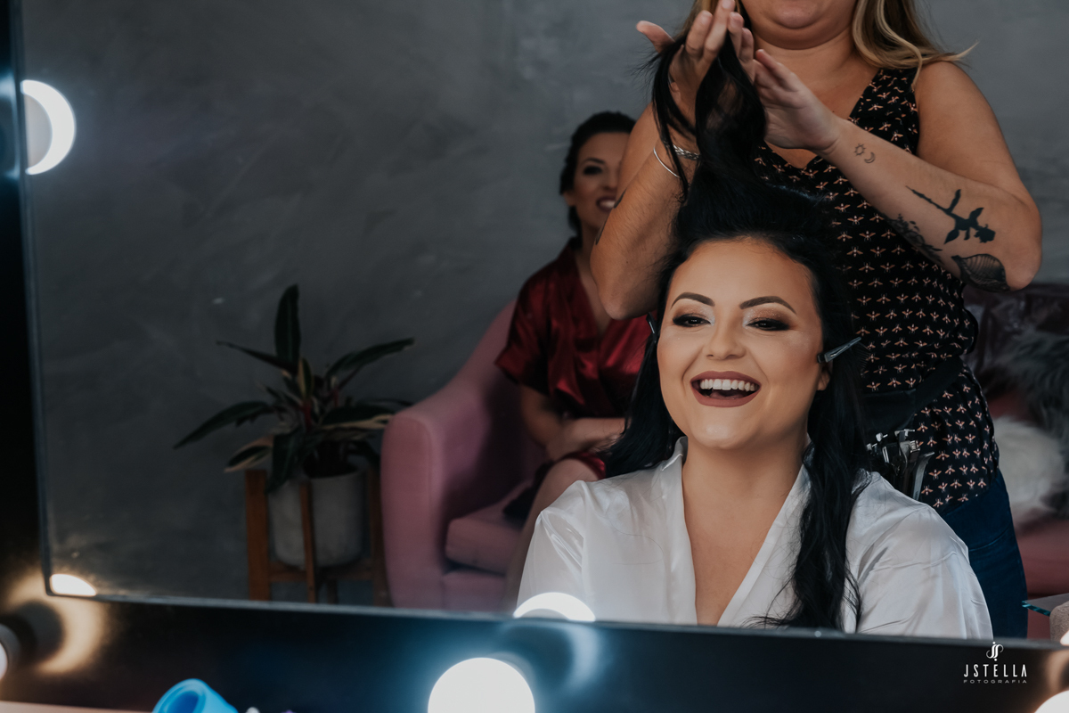 noiva fazendo cabelo