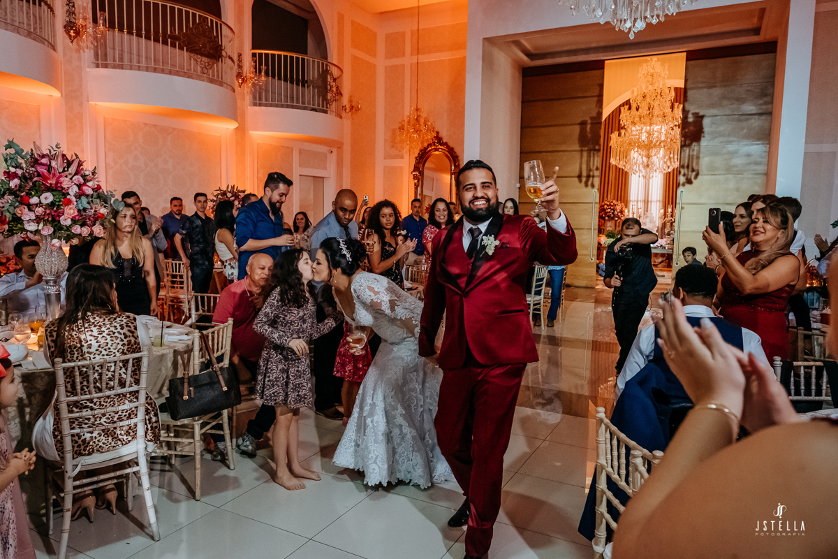 entrada dos noivos no salão