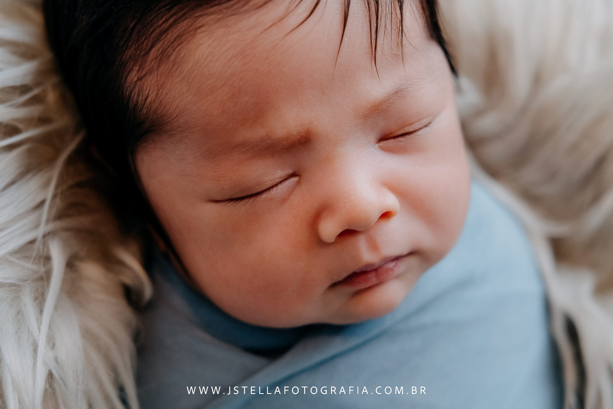 recém nascido em ensaio newborn