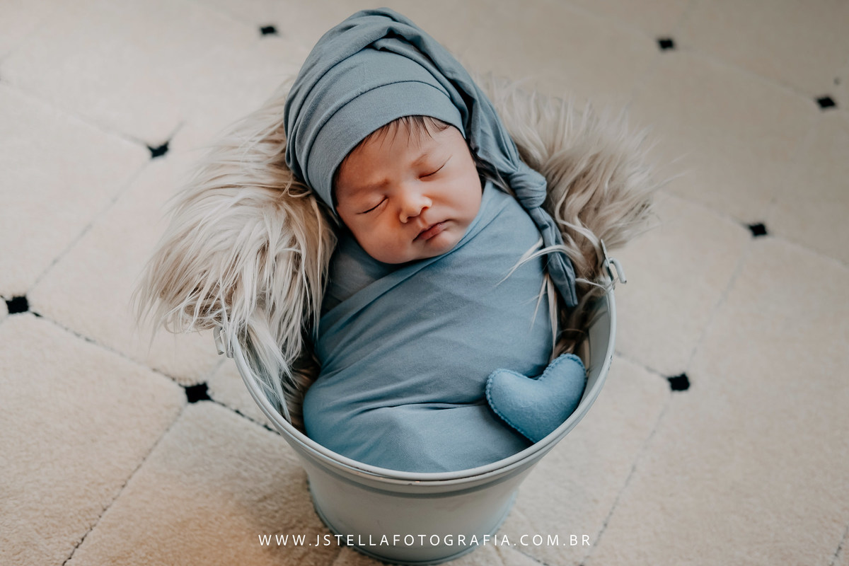 recém nascido em ensaio newborn