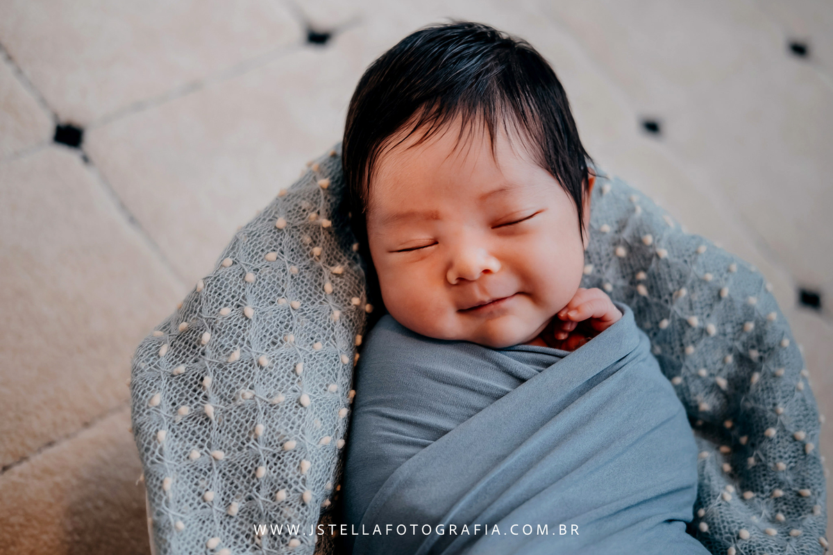recém nascido em ensaio newborn