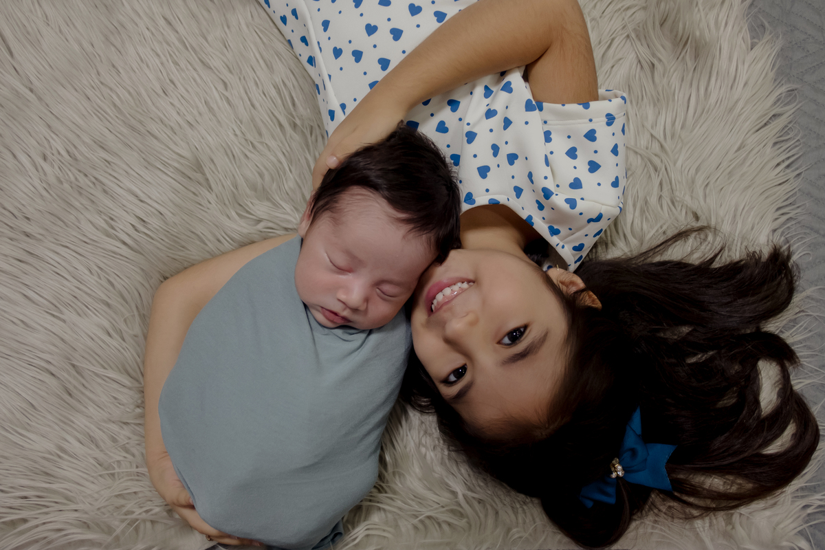 ensaio newborn com irmãos