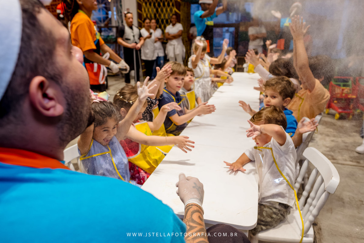 oficina de pão na festa infantil