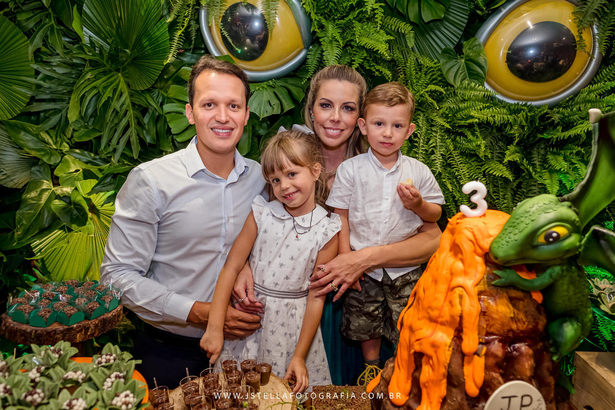 parabéns na festa dinossauro