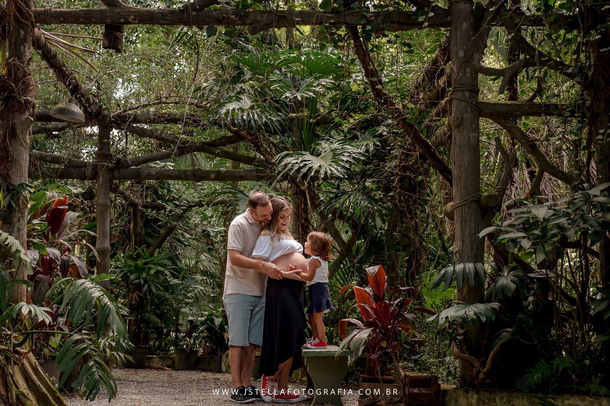 ensaio gestante beijinho na barriga da mãe