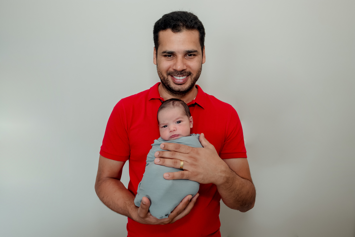 ensaio newborn com o pai