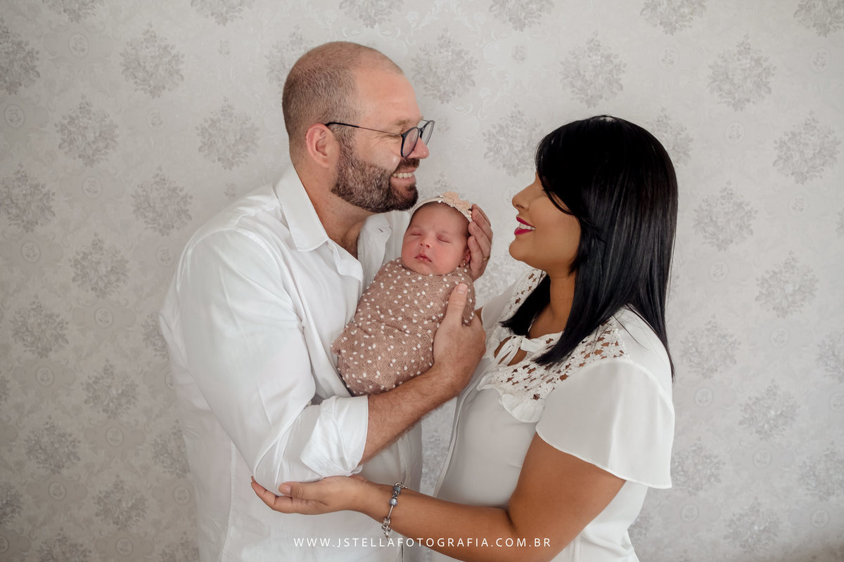 ensaio newborn em familia com pais