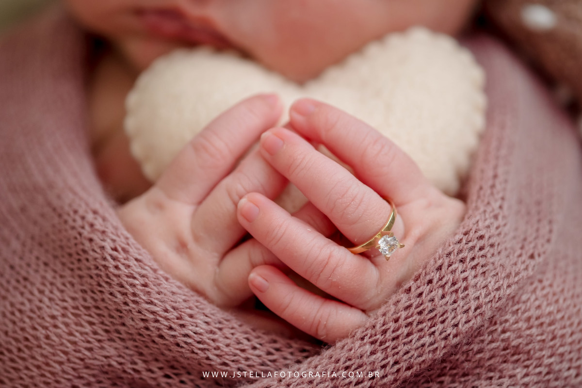 detalhe mãos ensaio  newborn