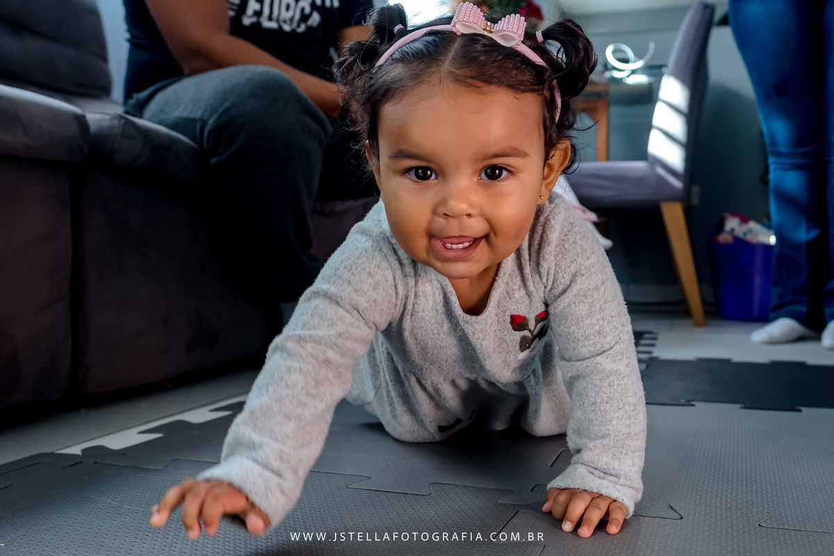 ensaio acompanhamento de bebê 9 meses em casa