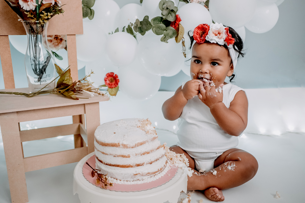 smash the cake menina