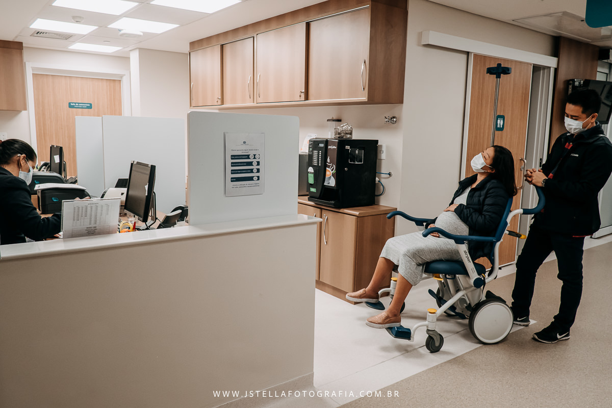 chegada no hospital para parto