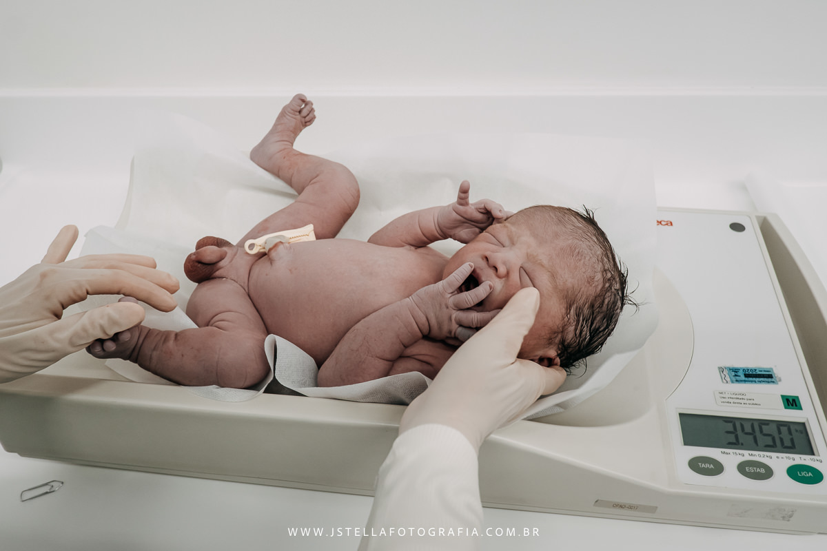 bebe pesando albert einstein