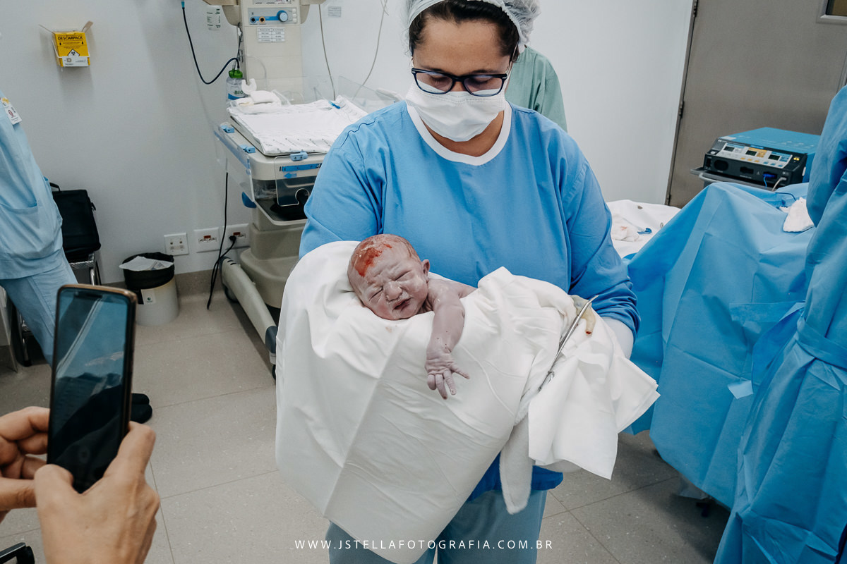 recém nascido acabou de nascer