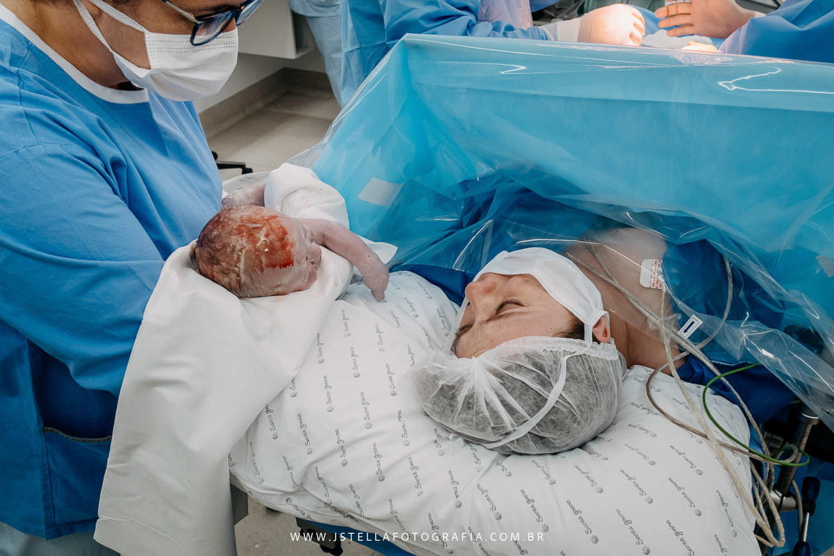 recém nascido acabou de nascer