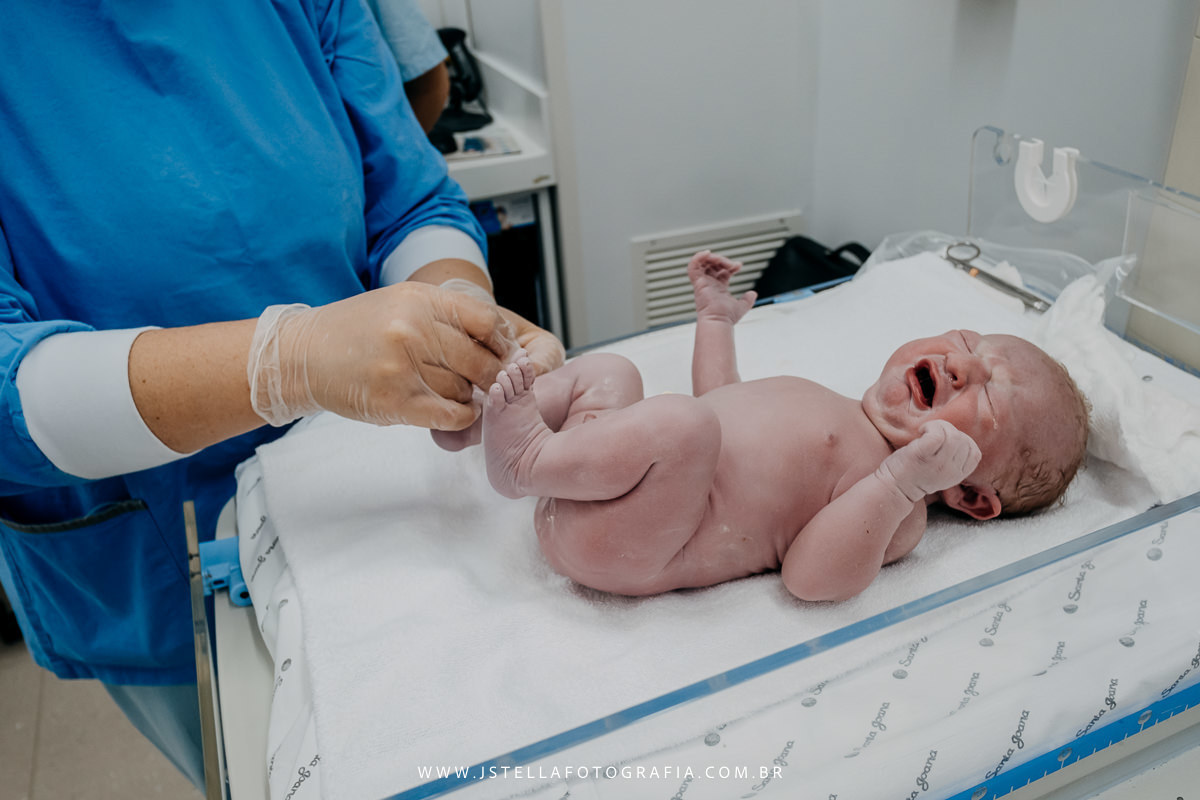 recém nascido acabou de nascer