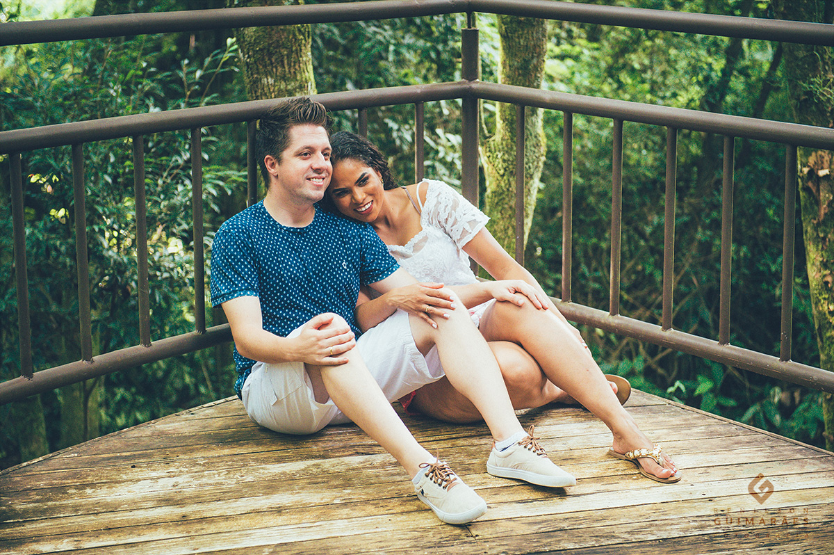 Muitos sorrisos do casal Natalia e Felipe em seu pré-wedding