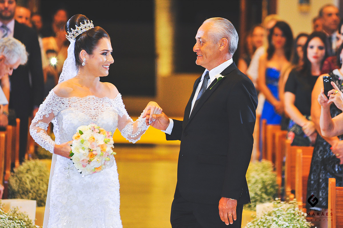 O último olhar do pai para sua filha antes de entregar para o noivo