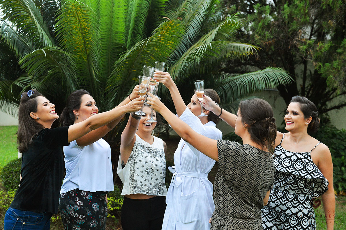 um brinde com as madrinhas