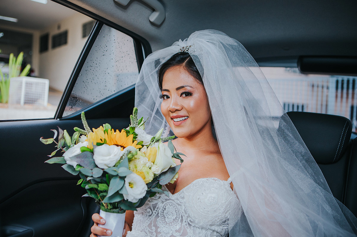 Foto da noiva no carro