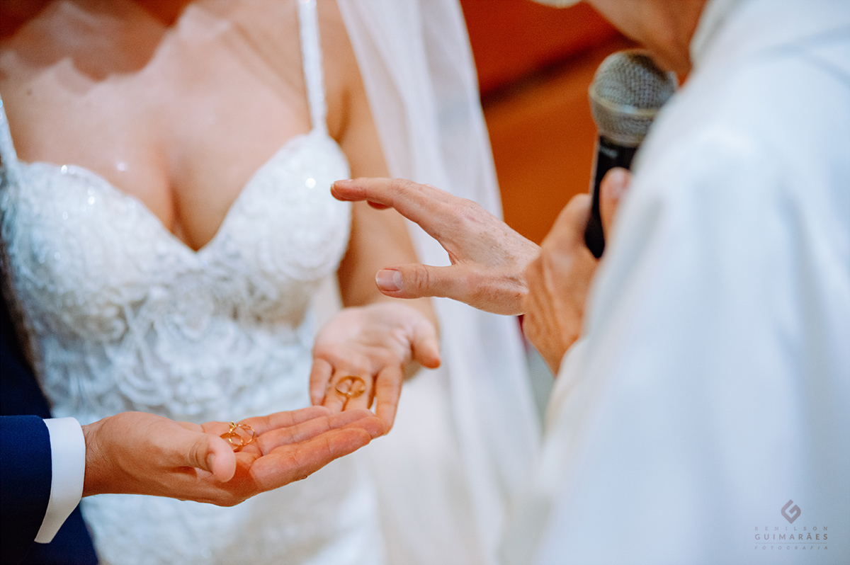 a benção do padre nas alianças