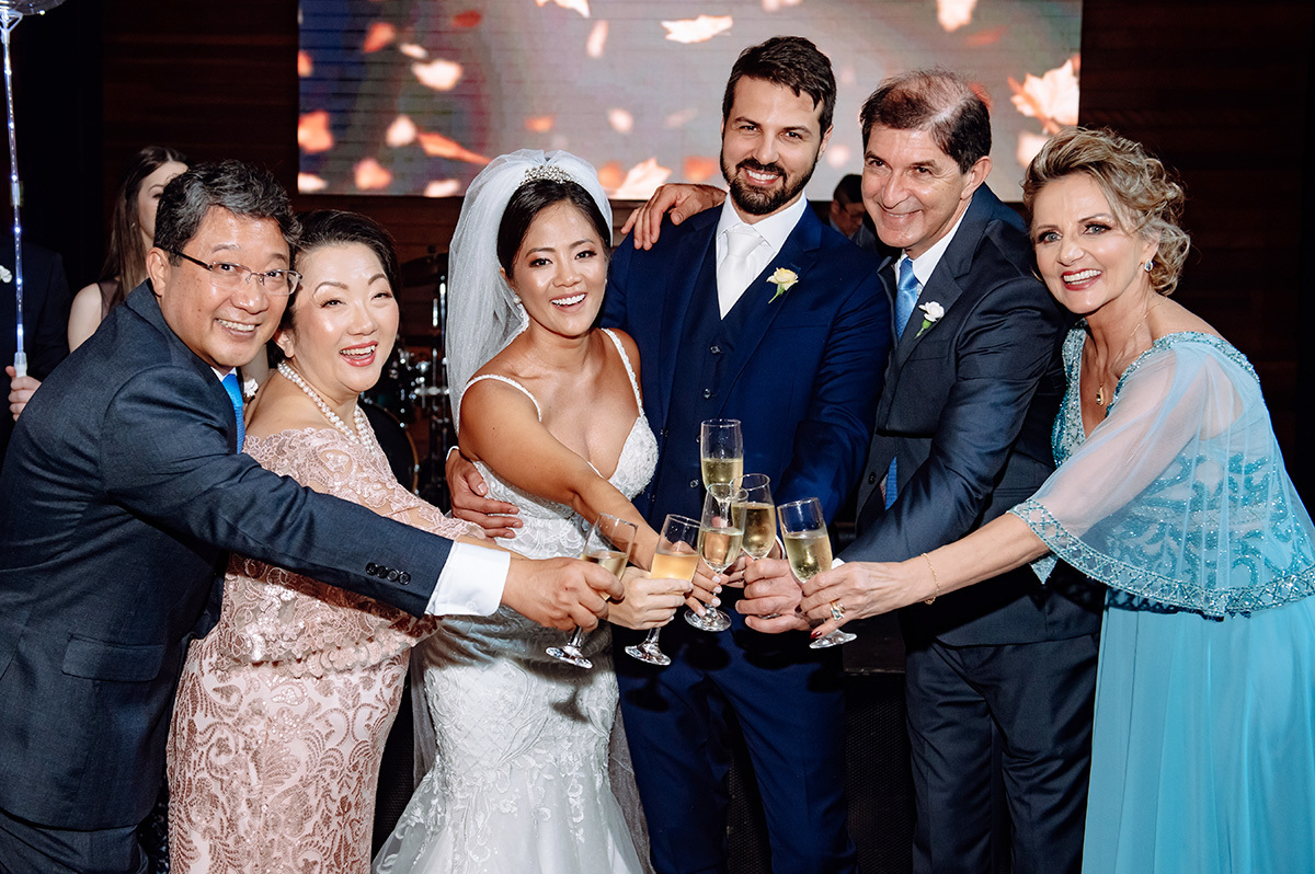 Brinde dos noivos com os pais