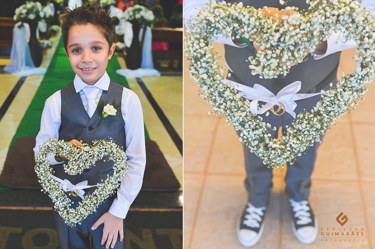 As alianças levada pelo filho do noivo